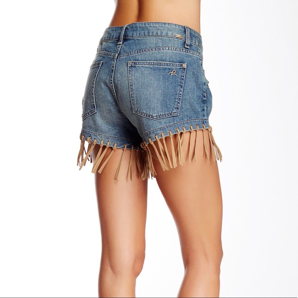 π NEW DL1961 Fringe Denim Shorts Festival Wear - Picture 2 of 4